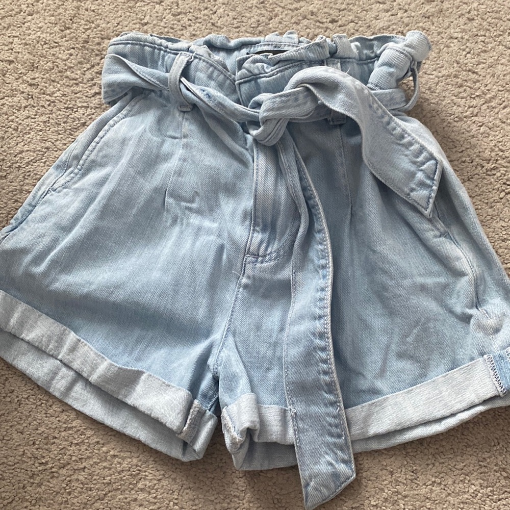 Express- High waisted belted shorts size 2